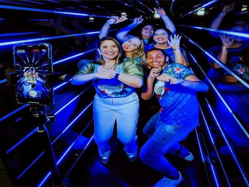 SUPER COMBO: TOTEM FOTOGRÁFICO OU PLATAFORMA 360 + TUNEL LED + SETAS LED