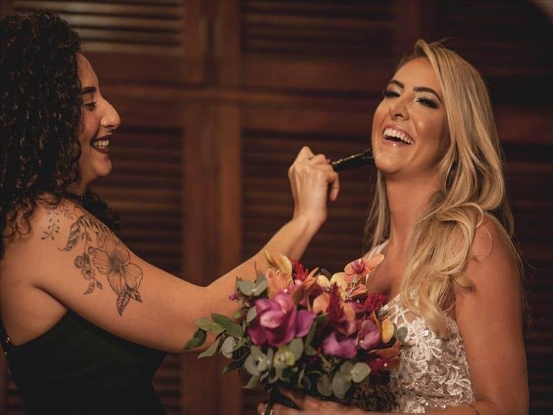 Dia da noiva / debutante em ateliê maravilhoso em Santos com técnicas de maquiagem para videos 4K!