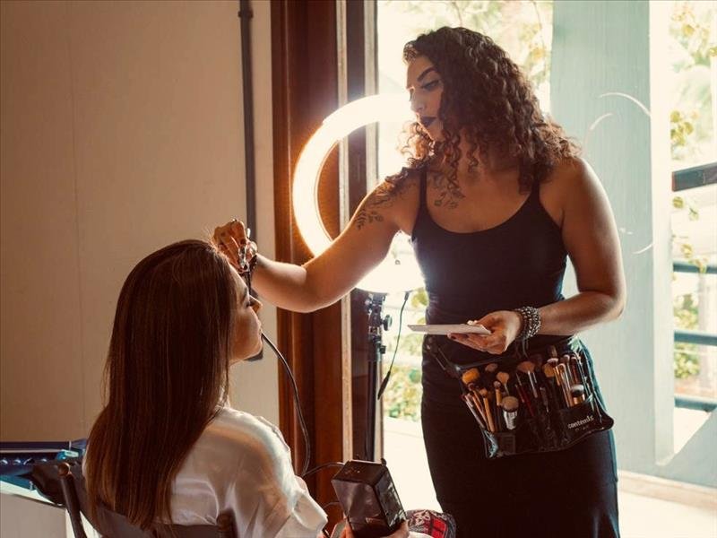 Dia da noiva / debutante em ateliê maravilhoso em Santos com técnicas de maquiagem para videos 4K!