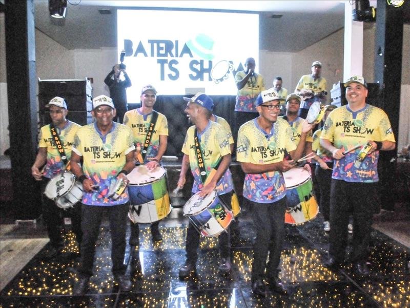 BATERIA DE ESCOLA DE SAMBA