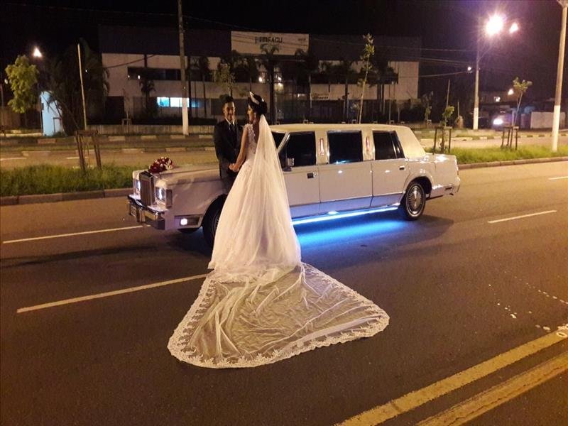 Locação de Veículos - Chegue arrasando na sua festa!