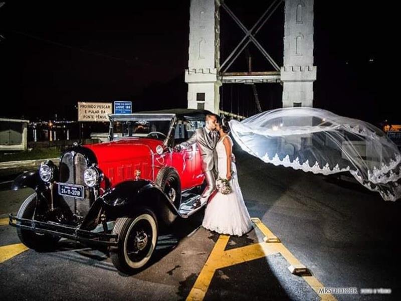 Locação de Veículos - Chegue arrasando na sua festa!