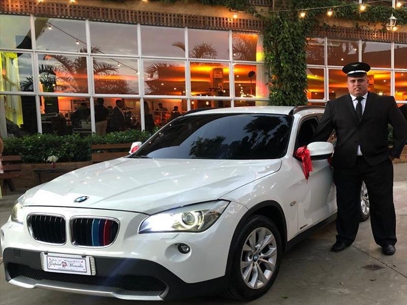 BMW linda, com uma equipe top para te transportar com conforto, segurança e muito charme no dia mais importante da sua vida!