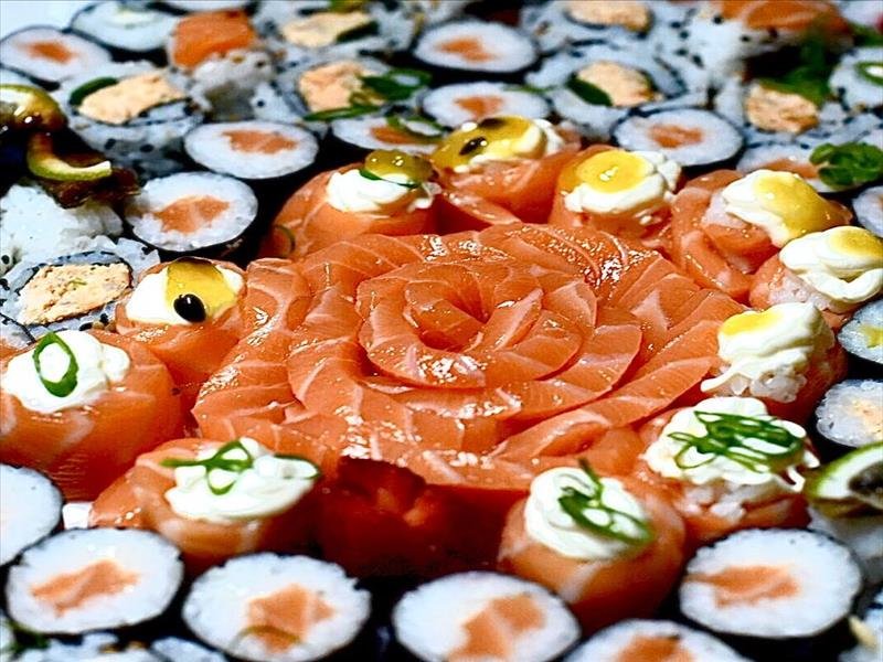 Mesa de comida japonesa na sua festa!
