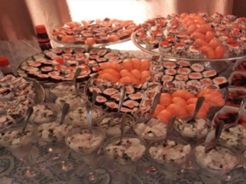 Mesa de comida japonesa na sua festa!