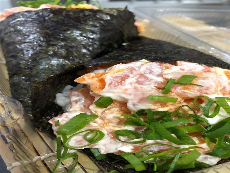 Mesa de comida japonesa na sua festa!