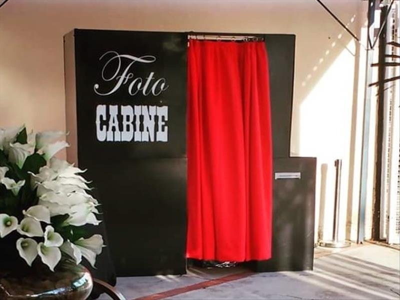 Cabine e Totem Mania de fotos para entreter seus convidados e salvar memórias incríveis e divertidas da sua festa!