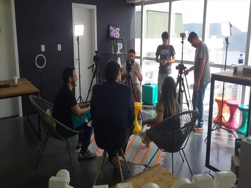 Cinegrafia com muita criatividade e profissionalismo para eternizar momentos incríveis de maneira super especial e o MENOR PREÇO DINDA SHOP!!!