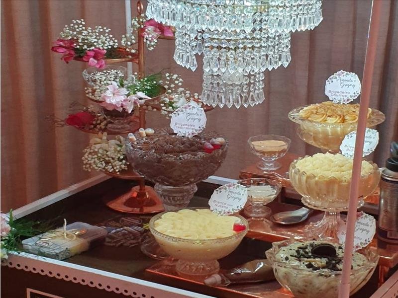 Carrinho de brigadeiro gourmet, apresentação incrível, sabor maravilhoso e convidados enloquecidos!