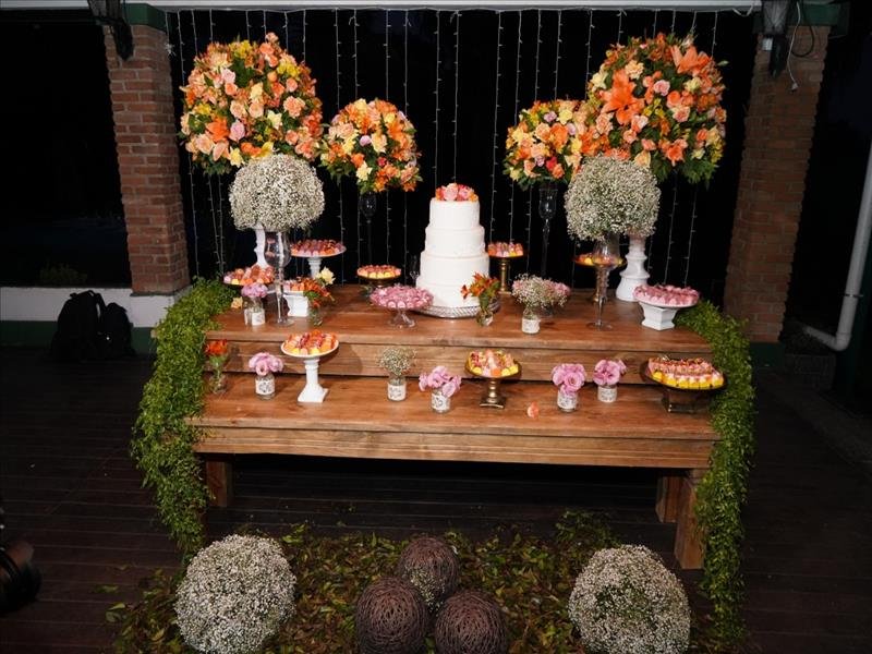 Decoração clássica ou rústica para seu evento ficar inesquecível! (Opção com buffet! Verifique rodada Black Dinda aberta aqui no site!)