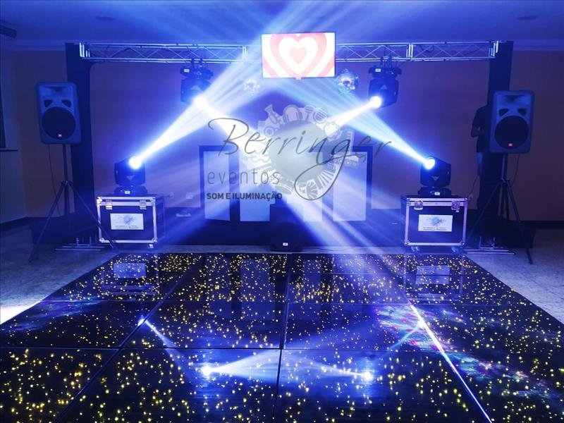 Som e iluminação completa para uma pista de dança incrível na sua festa!