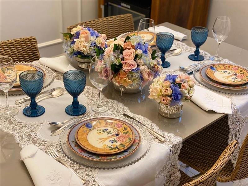 Locação de Peças, Louças, Toalhas e decorações para festas e eventos.