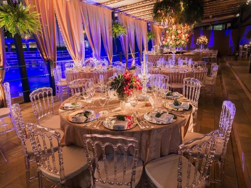 Locação de Peças, Louças, Toalhas e decorações para festas e eventos.