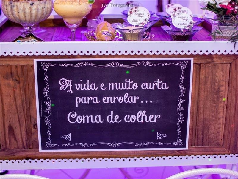 Carrinho de brigadeiro gourmet, apresentação incrível, sabor maravilhoso e convidados enloquecidos!