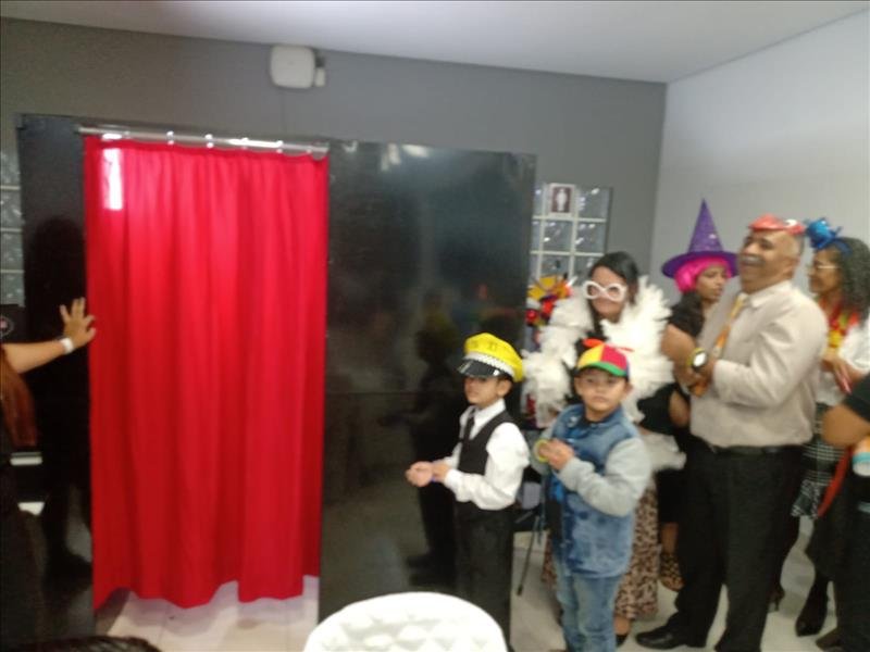 BLACK DINDA: Cabine e totem de foto-lembrança de altíssima qualidade!
