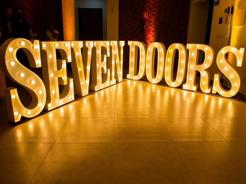 BLACK DINDA: Espaço para eventos com mobiliário, sala privativa para noiva e área para cerimônias em Santos!