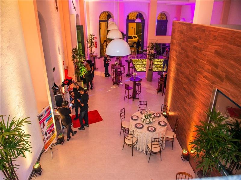 BLACK DINDA: Espaço para eventos com mobiliário, sala privativa para noiva e área para cerimônias em Santos!