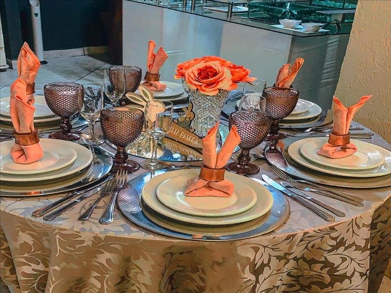 Locação de louças e peças para mesa posta e decorações para festas e eventos