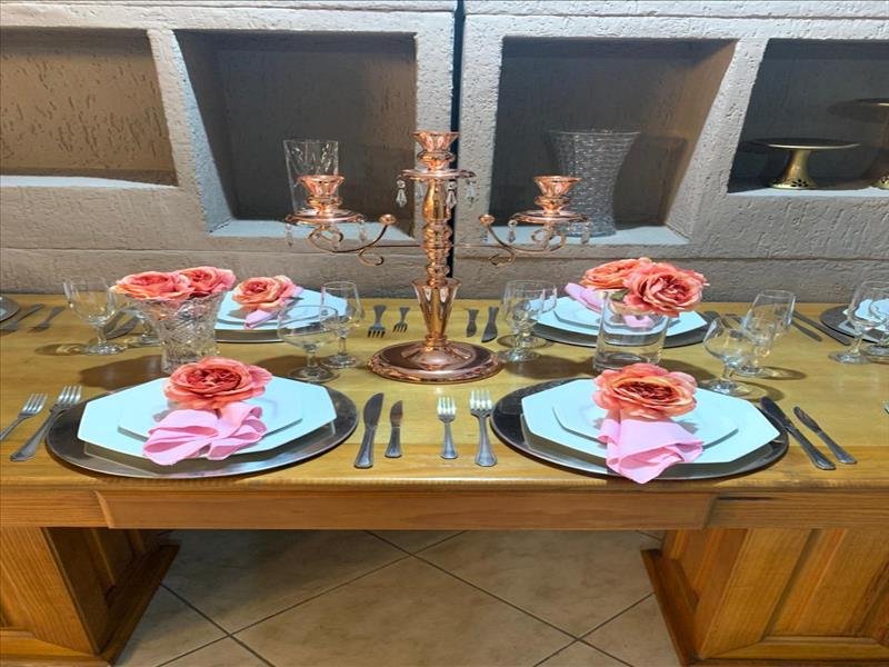 Locação de louças e peças para mesa posta e decorações para festas e eventos