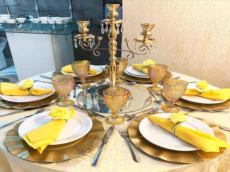 Locação de louças e peças para mesa posta e decorações para festas e eventos