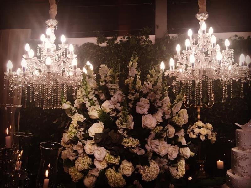 Locação de louças e peças para mesa posta e decorações para festas e eventos