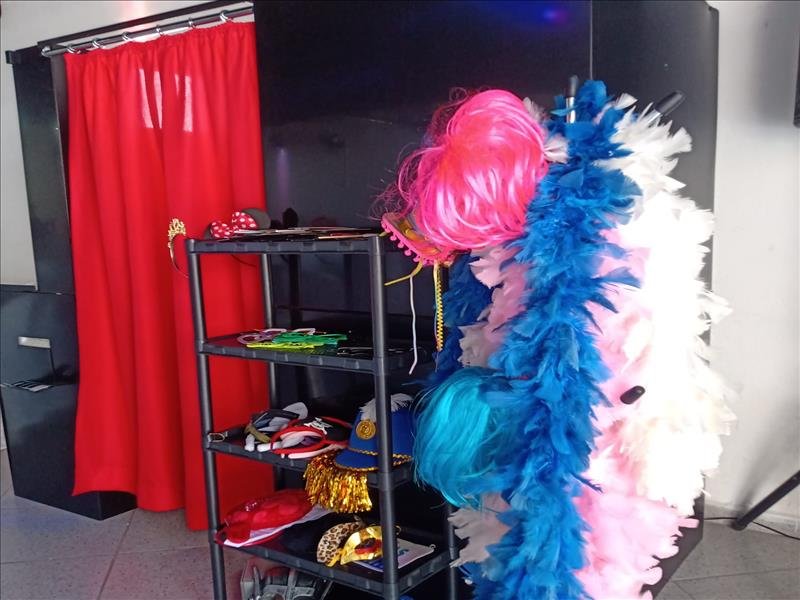 Cabine e Totem para entreter seus convidados e salvar memórias incríveis e divertidas da sua festa!