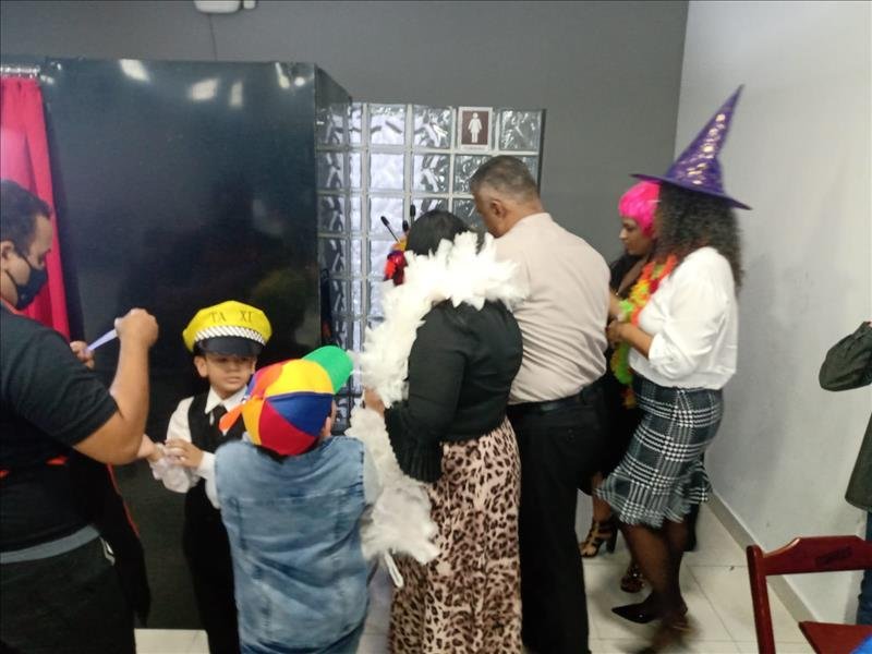 Cabine e Totem para entreter seus convidados e salvar memórias incríveis e divertidas da sua festa!