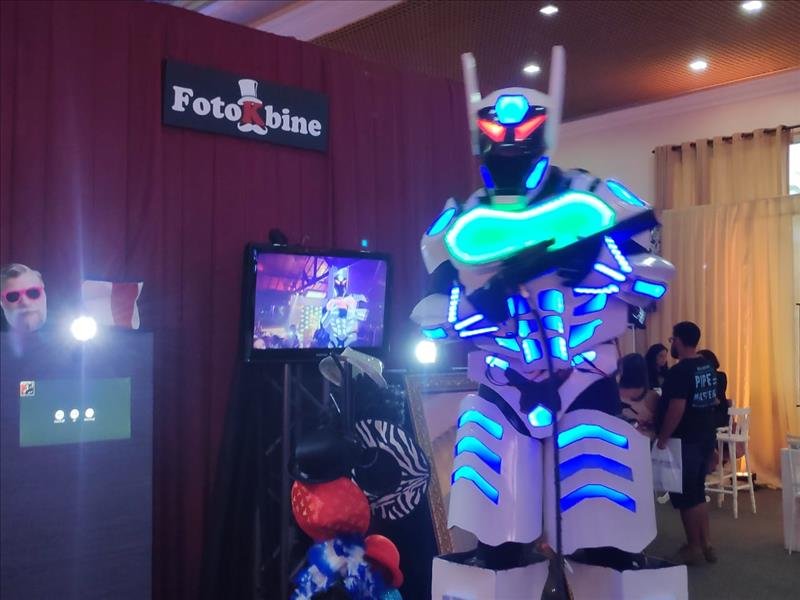Robozão de Led dançarino com Bazuca!