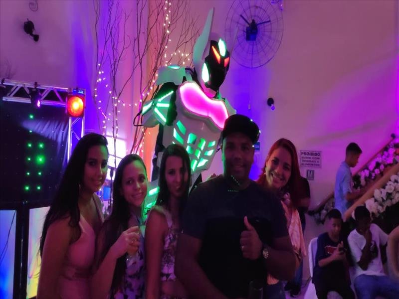 Robozão de Led dançarino com Bazuca!