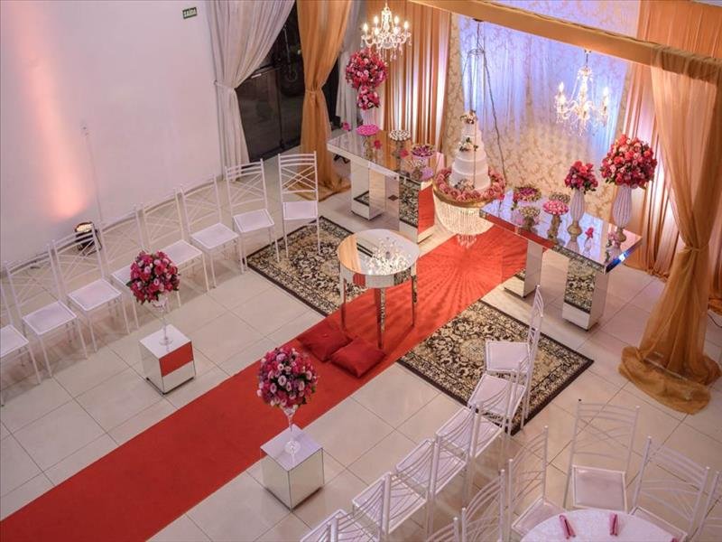 Decoração completa em estilo clássico, rústico ou personalizado.