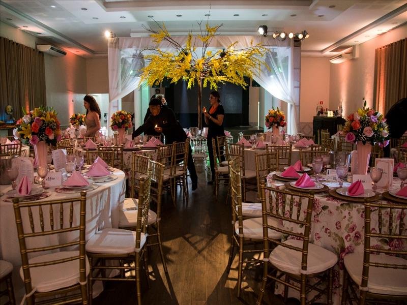 Decoração completa em estilo clássico, rústico ou personalizado! Opção com Buffet em rodada aberta!