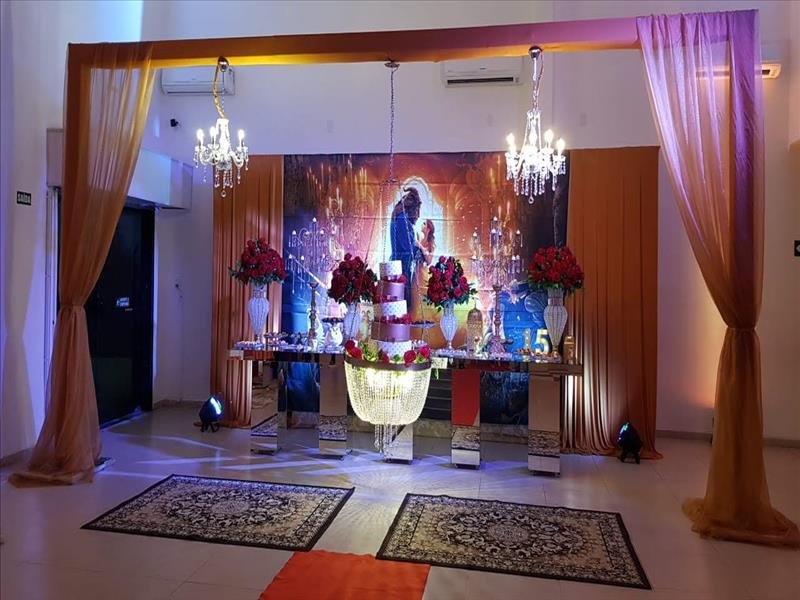 Decoração completa em estilo clássico, rústico ou personalizado! Opção com Buffet em rodada aberta!