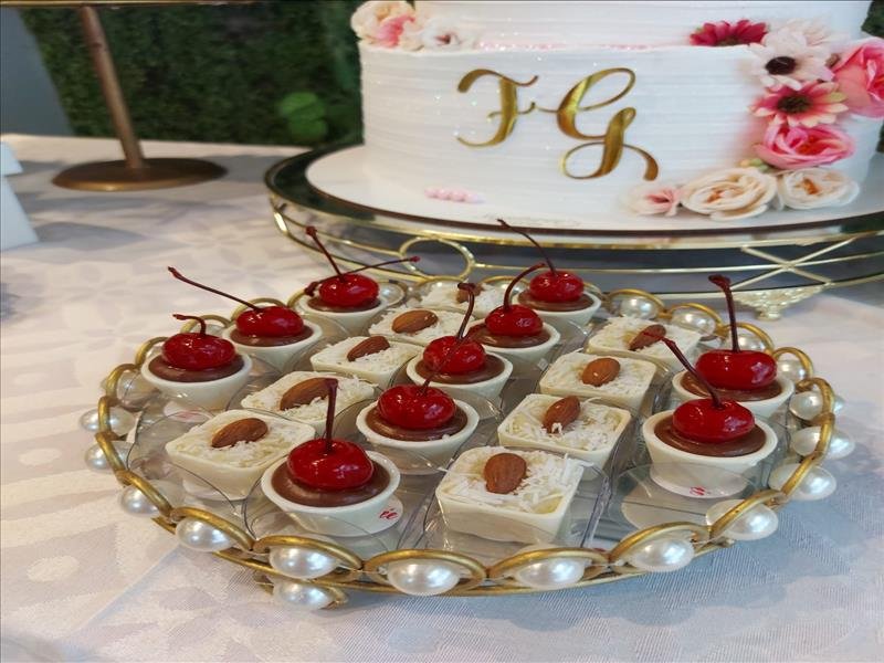 Doces finos artesanais com produtos e chocolate de primeira linha!