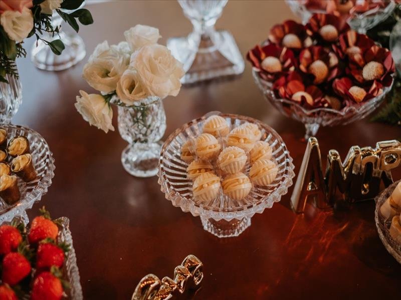 Doces finos artesanais com produtos e chocolate de primeira linha!