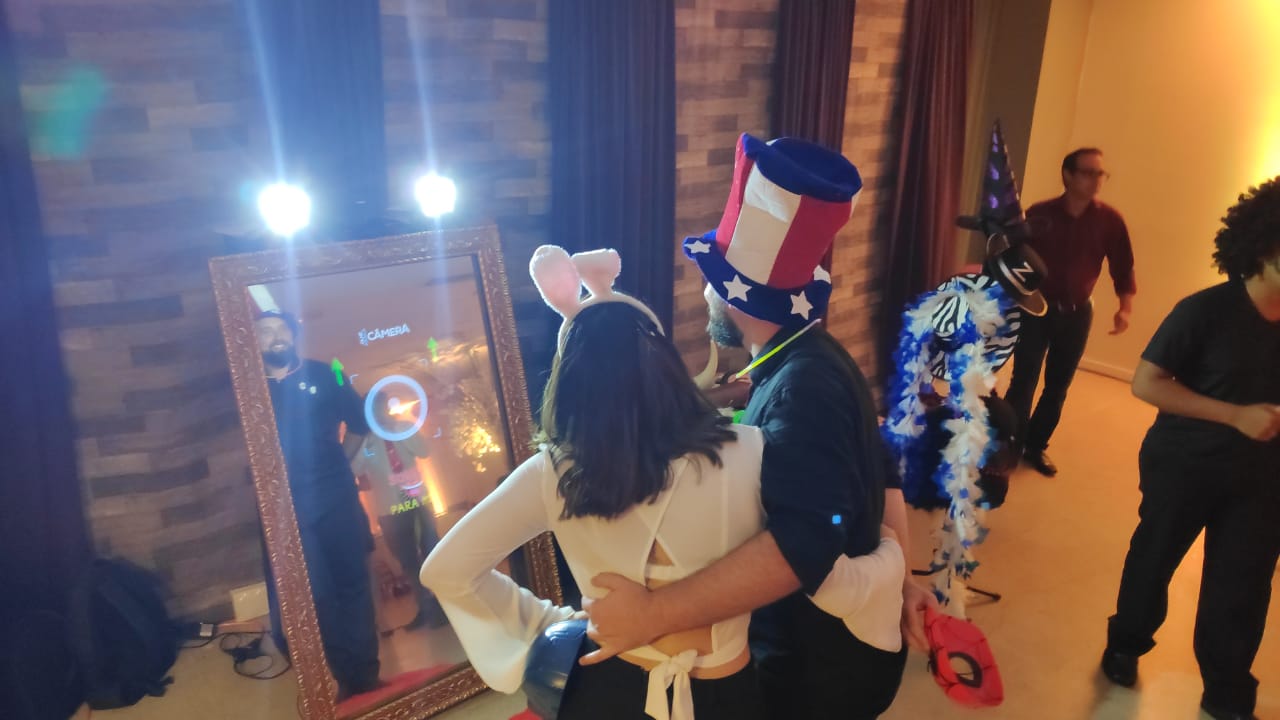 Logo ESPELHO MÁGICO, TOTEM OU CABINE DE FOTO-LEMBRANÇA