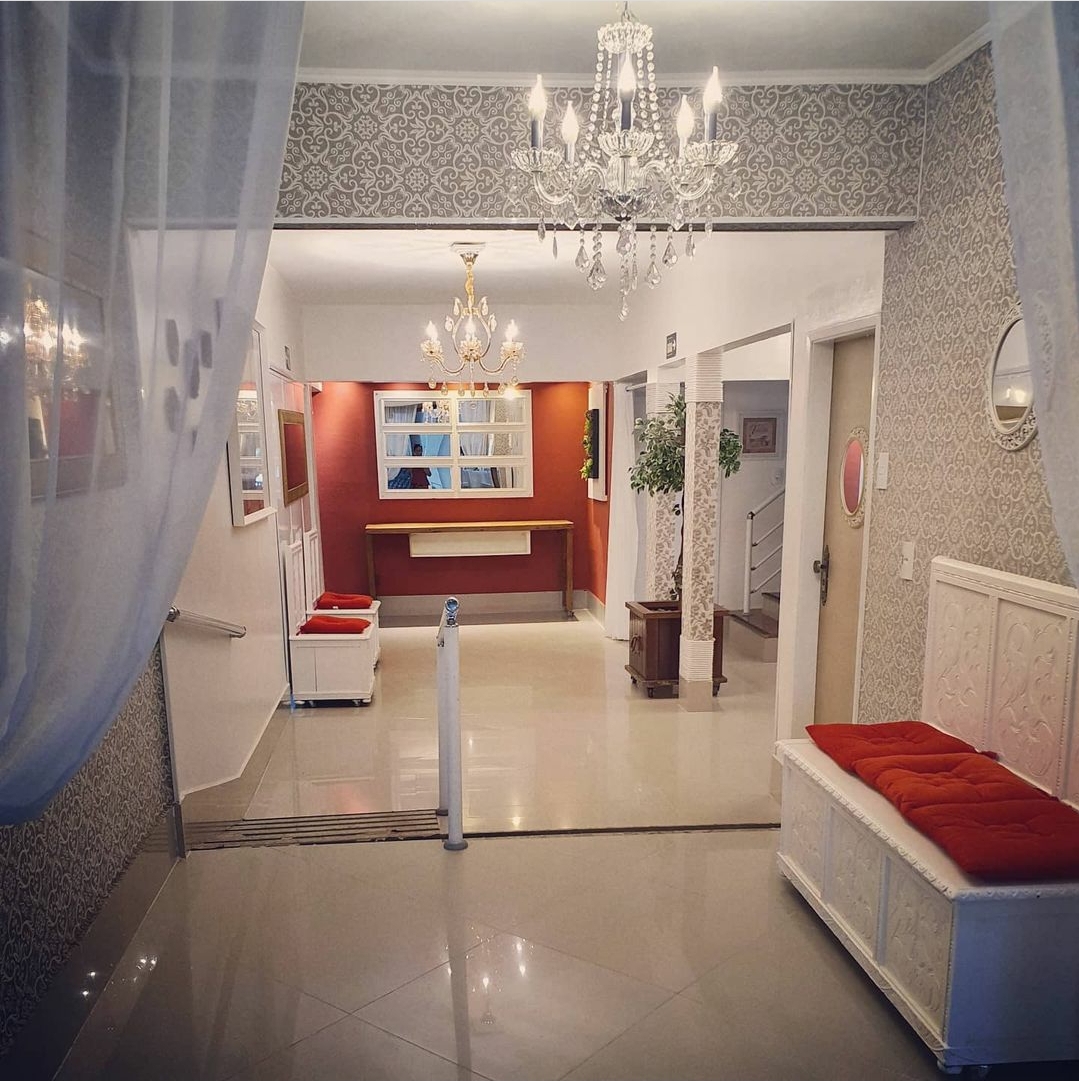 Logo ESPAÇO PARA EVENTOS COM DECORAÇÃO, MOBILIÁRIO, SOM, ILUMINAÇÃO E DJ!